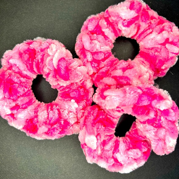 Hair Scrunchies FOR SALE - Picture 4 of 15